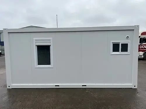 Contenedor de oficina con baño y almacenamiento – Image 5