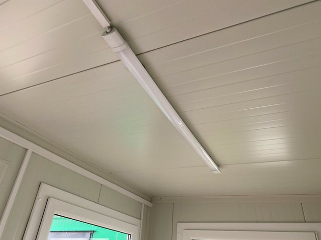 Contenedor 4×2,40m Oficina Jardín privado – Image 3