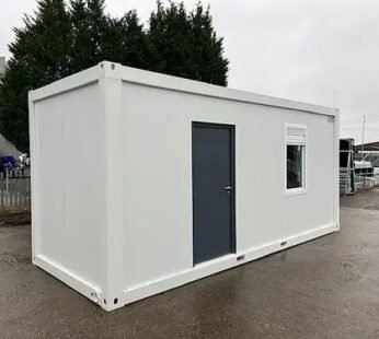 Contenedor de oficina con baño y almacenamiento