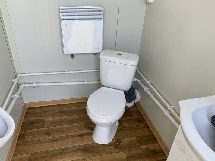 Contenedor sanitario doble con depósito de residuos blanco 3x2 metros – Image 6