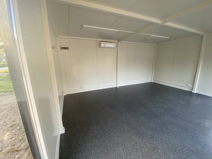 Contenedor de oficina tipo "London" 6,00 x 4,70 m – Image 4