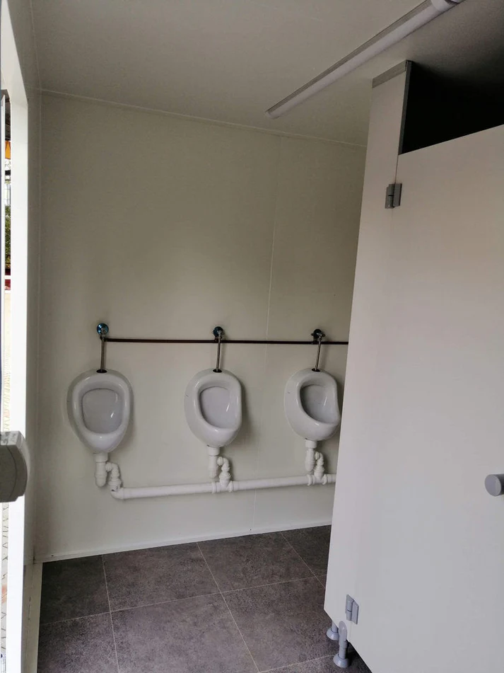 Remolque WC con doble WC 6x2,40 metros. – Image 2