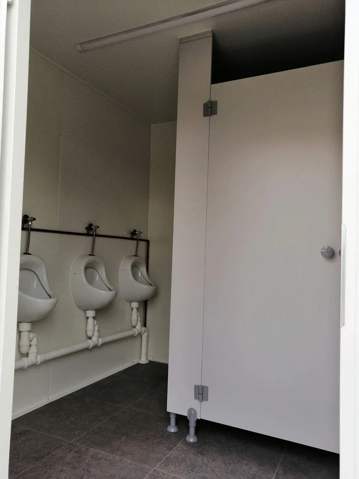 Remolque WC con doble WC 6x2,40 metros. – Image 10