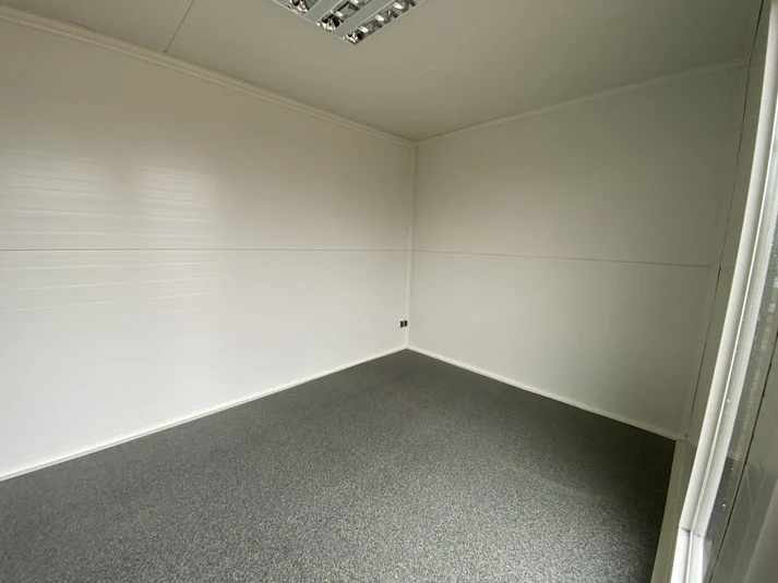 contenedor de oficina 6x2,83 metros con 2 ventanas – Image 4
